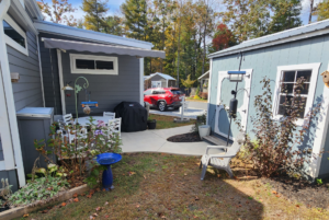 yard and shed of 59 Highland Hollow Ln