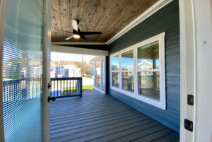 Covered porch with ceilling fan