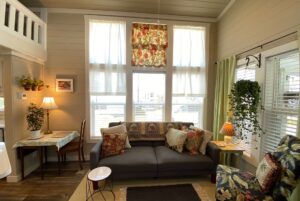 windows in tiny home
