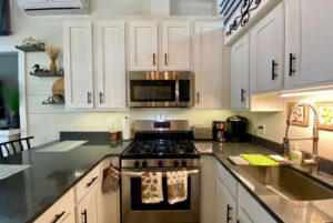 kitchen fully equipped