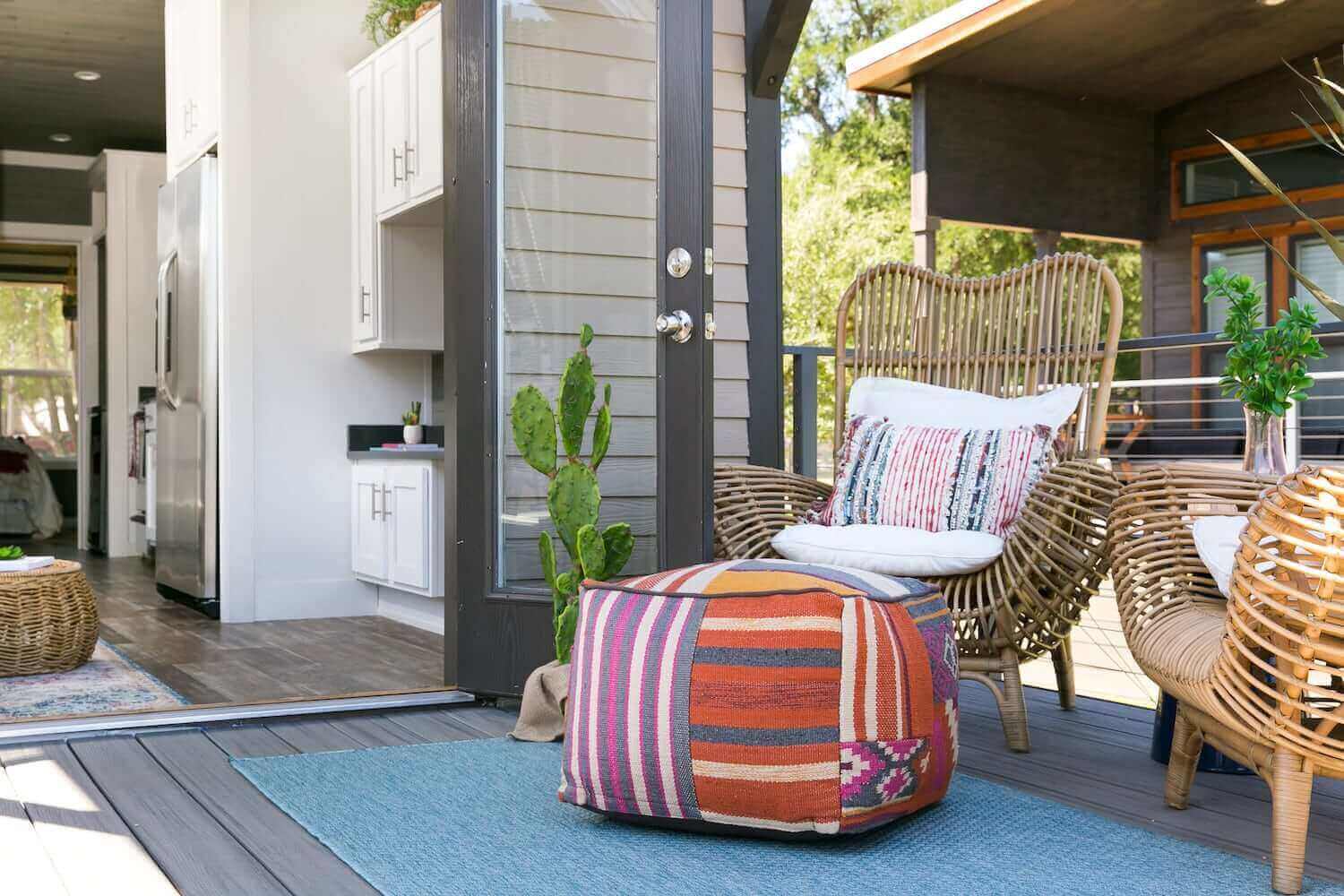 Top 10 Inspiring Cottage Porch Ideas